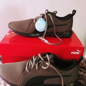 Puma size 9 men Charcoal gray/black